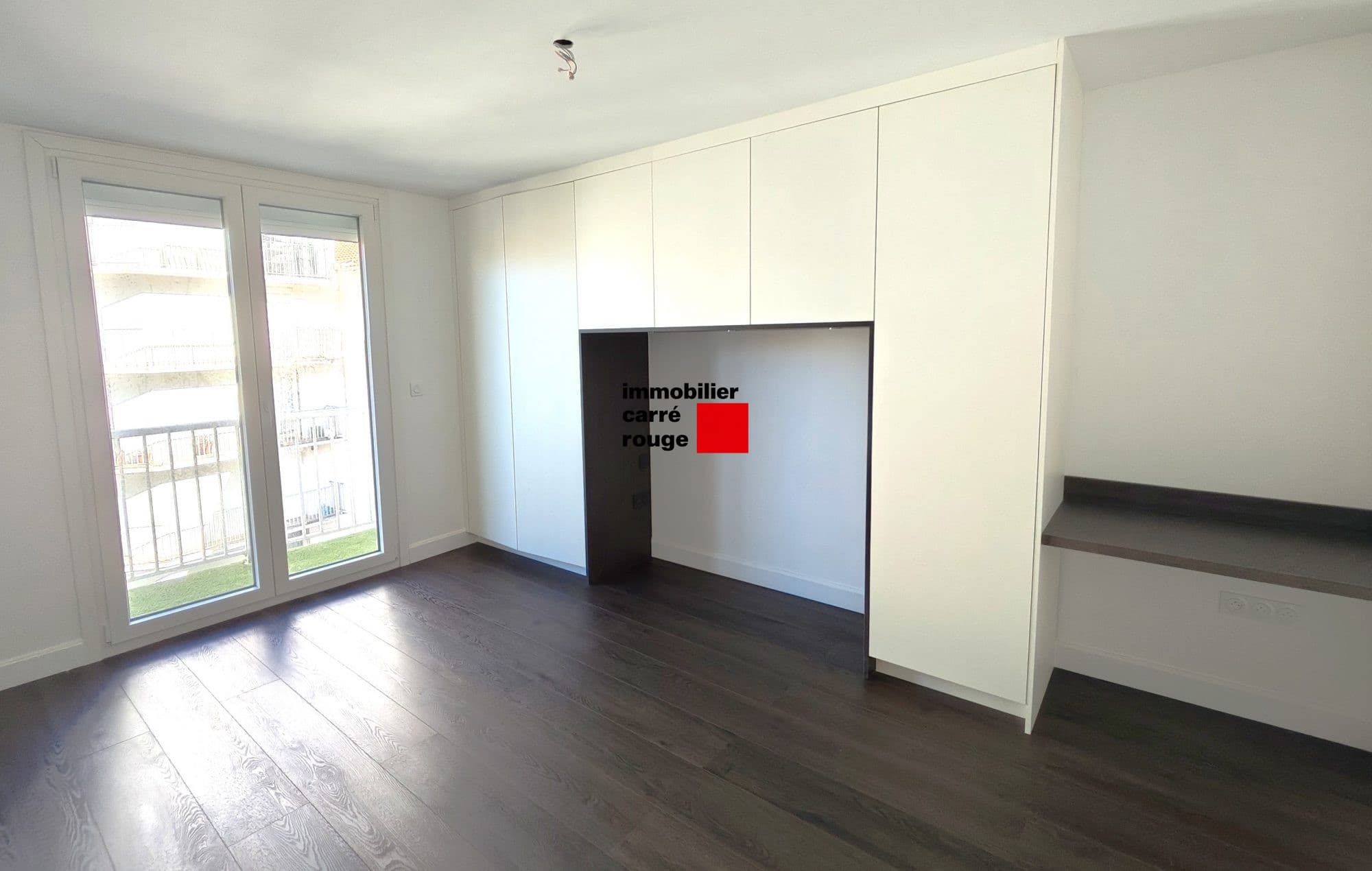 Etage élevé T3 avec balcons et parkings - vue 5