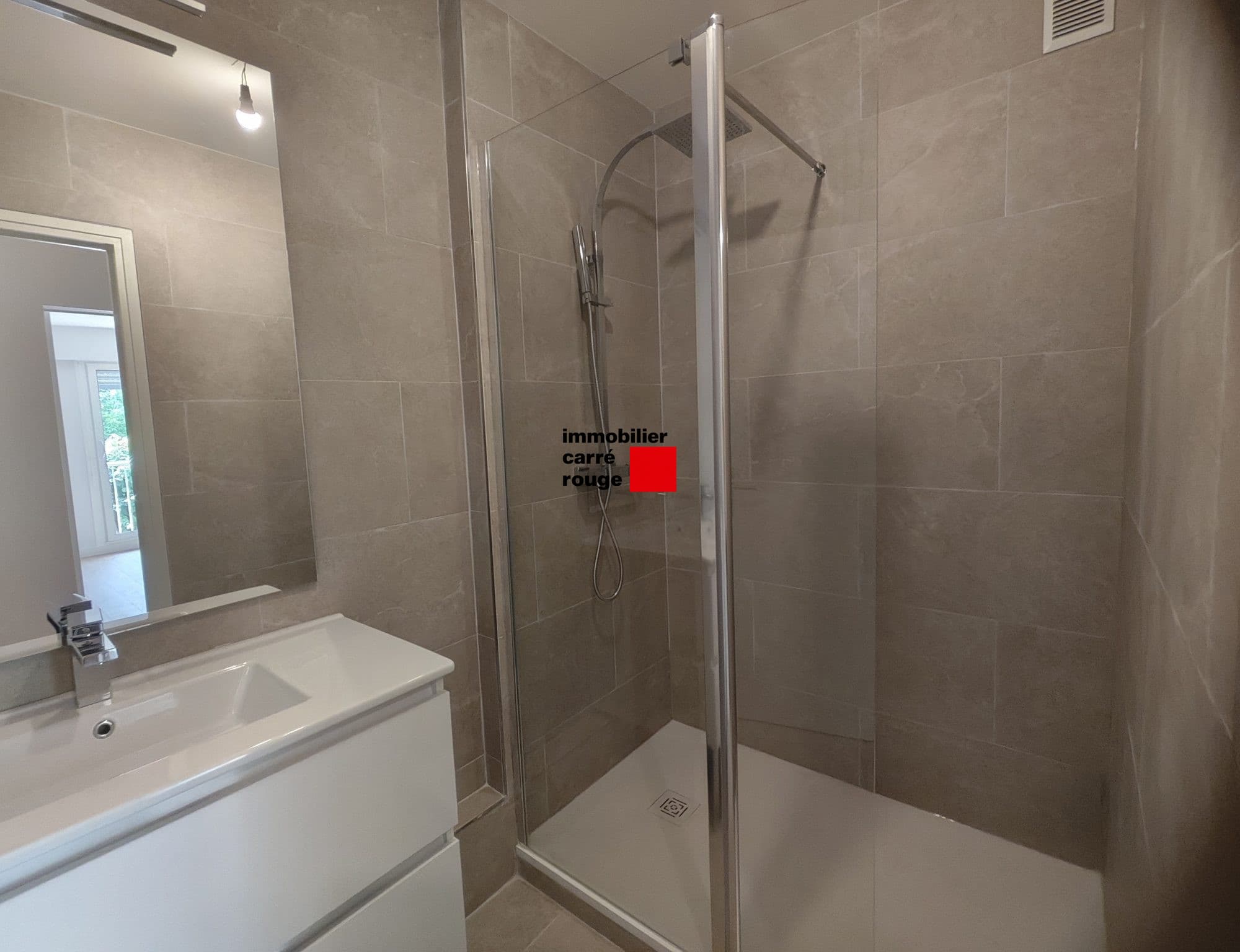 Grand T2, balcon, parking et cave - vue 5
