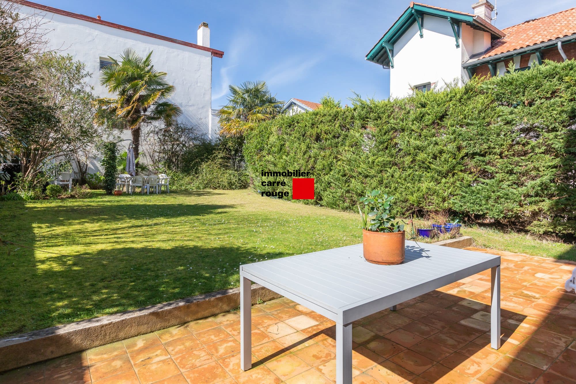 maison bourgeoise en pierre avec jardin et parkings - vue 3