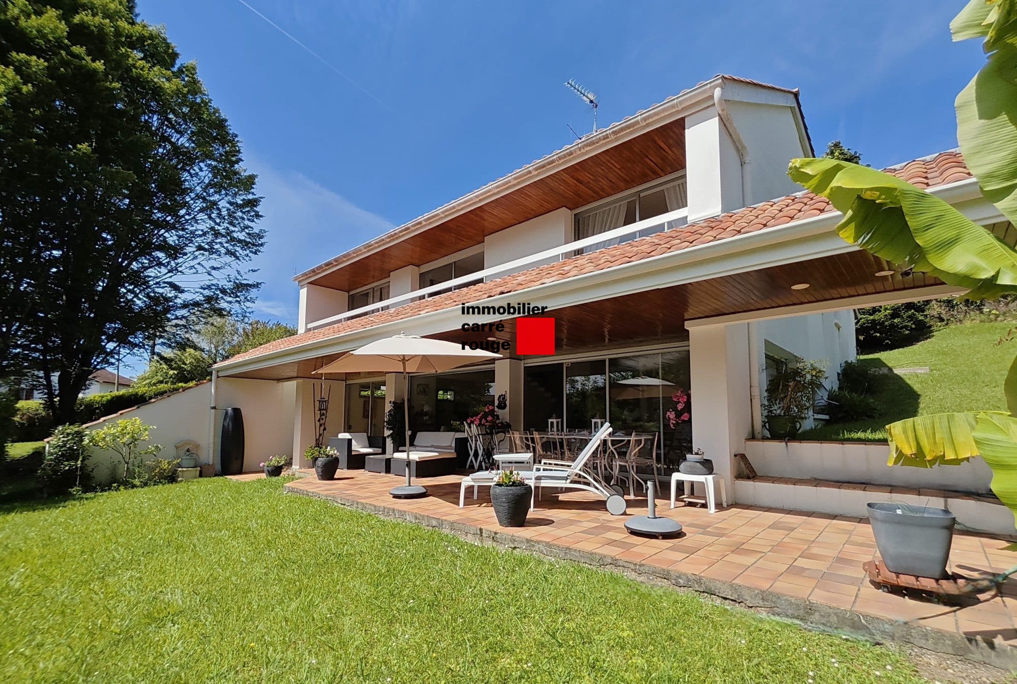 villa d'architecte sur grand terrain arboré