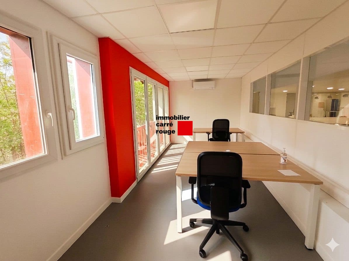 Local commercial plus de 500m² - vue 2