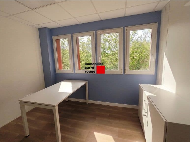Local commercial plus de 500m² - vue 8