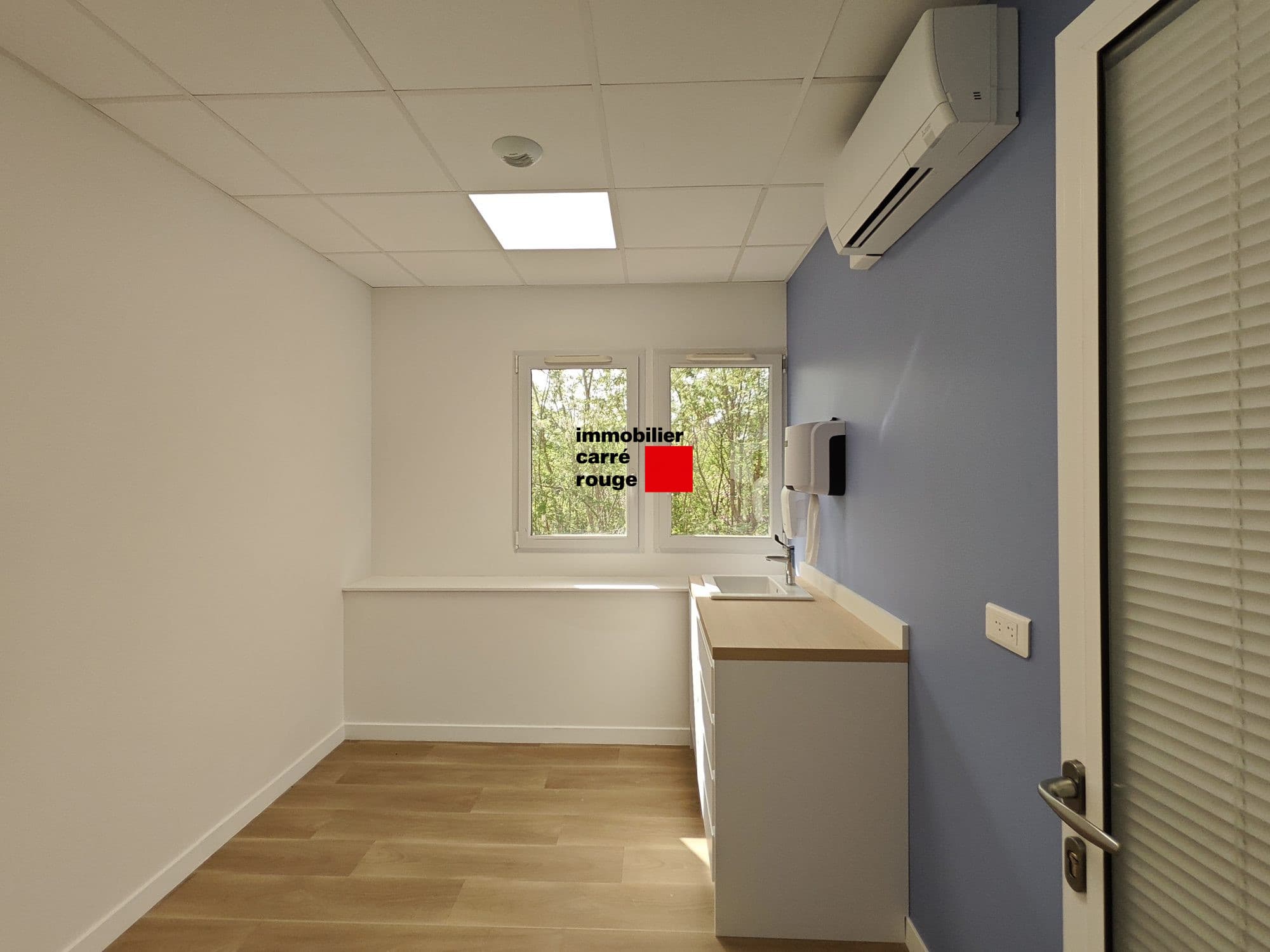 Local commercial plus de 500m² - vue 9